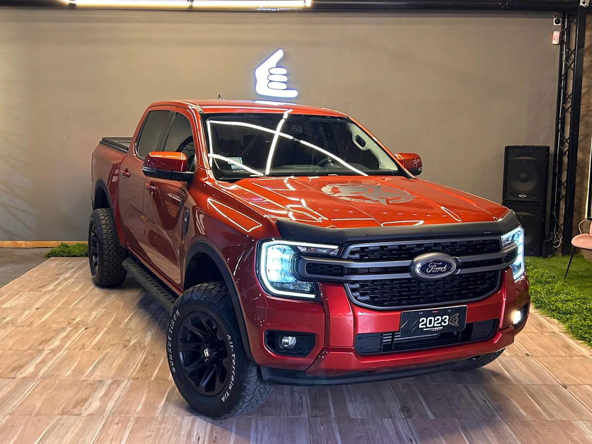Ford Ranger XLS 2023 en el showroom de Brothers