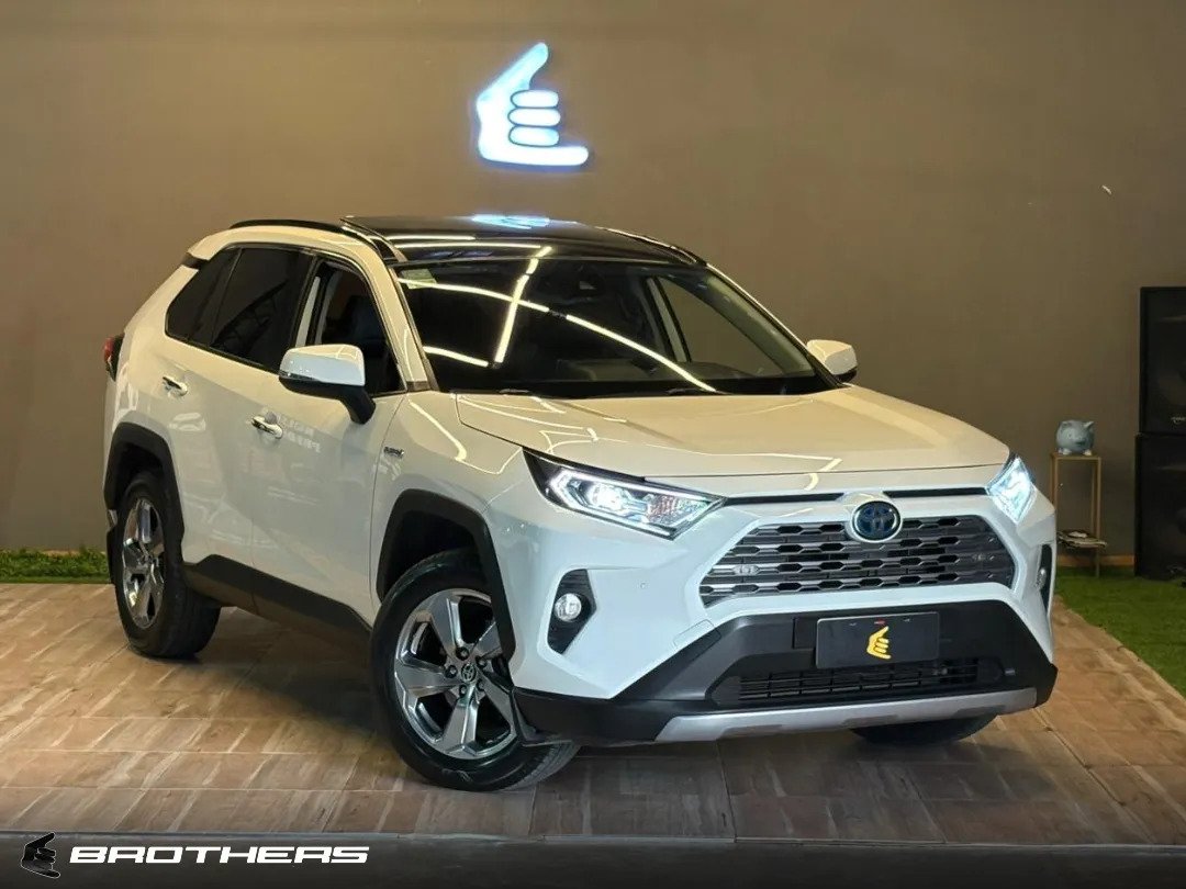 Toyota RAV4 Hybrid Limited 2020 en el showroom de Brothers